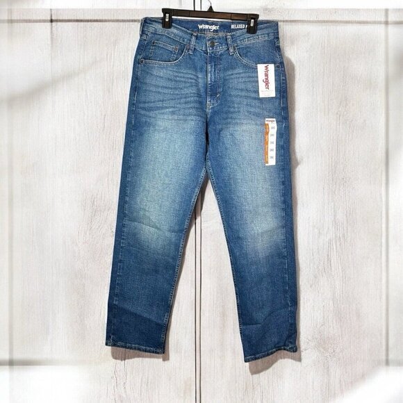 Wrangler Men’s Relaxed Fit Straight Leg Jeans Size 33 x 32 Blue Medium Wash NWT - Picture 2 of 9